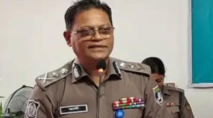 ঈদ যাত্রায় বেশি ভাড়া দিলে সরাসরি পুলিশকে জানান: আইজিপি